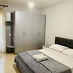 - Center 아파트 *